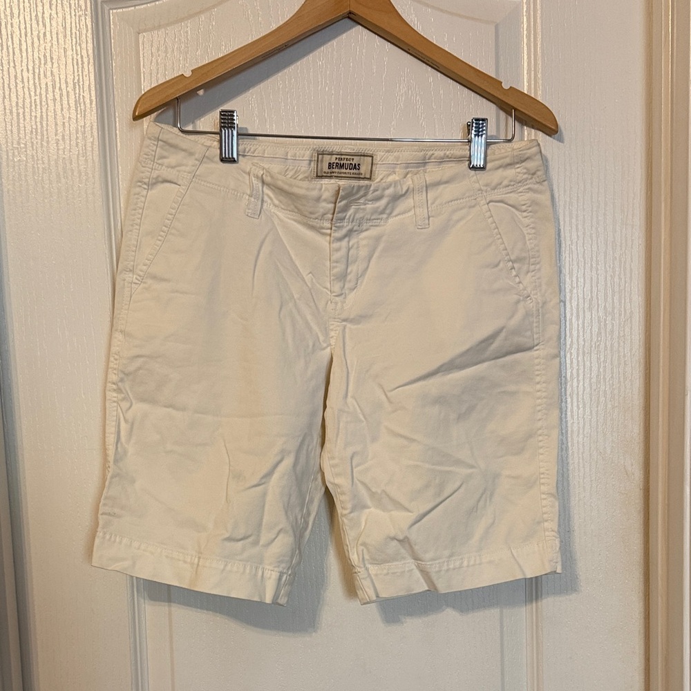Old Navy Women's Cream Bermuda Shorts